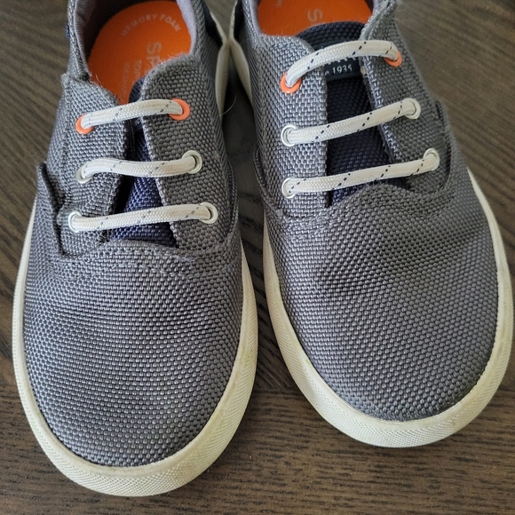 EUC  sperry slip ons - Picture 2 of 4